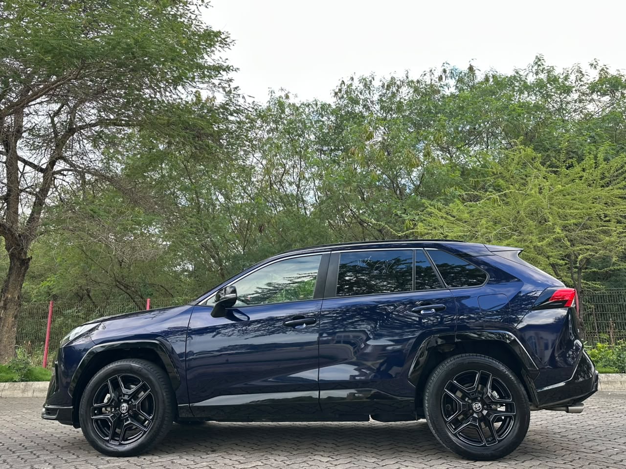 RAV4 GR SPORT thumbnail 3